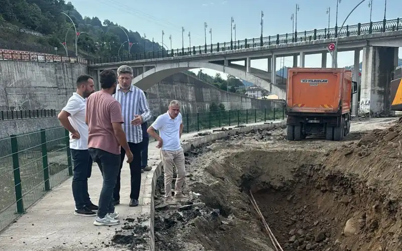 Güneysu’da Dere İçinde Kapsamlı Çalışma: Başkan Özer Sahada İnceledi