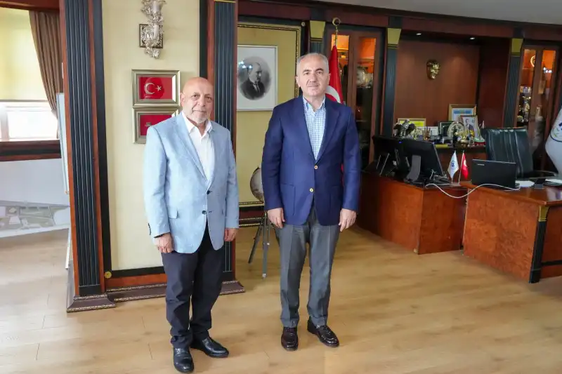 Mahmut Arslan’dan Rize Belediye Başkanı Rahmi Metin’e Ziyaret