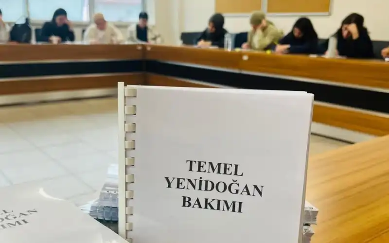Rize’de Sağlık Personeline Yenidoğan Bakımı Eğitimi Verildi
