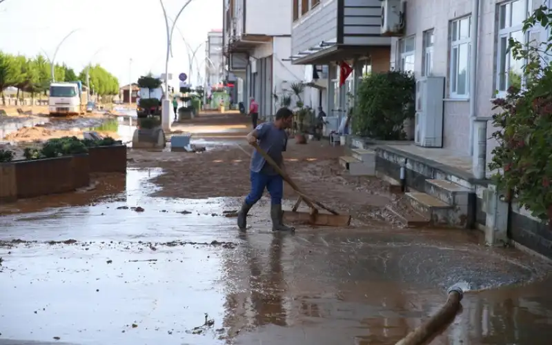 İyidere’de Sağanak Sonrası Yaralar Sarılıyor