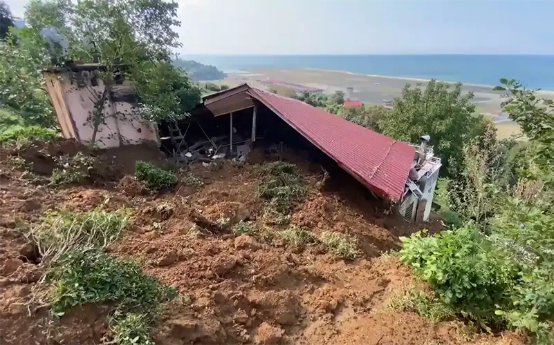 Pazar'da 40 Civarında Ev Tahliye Edildi