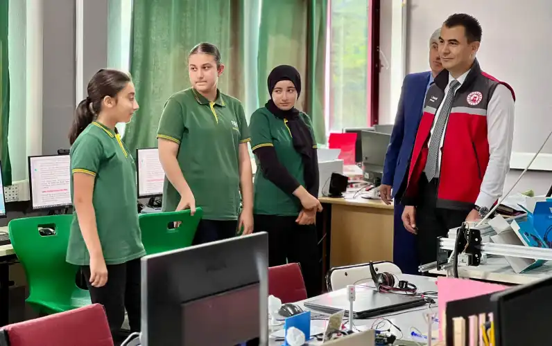 Pazar Kaymakamı Hamza İnam’dan TOKİ Ortaokulu’na Ziyaret