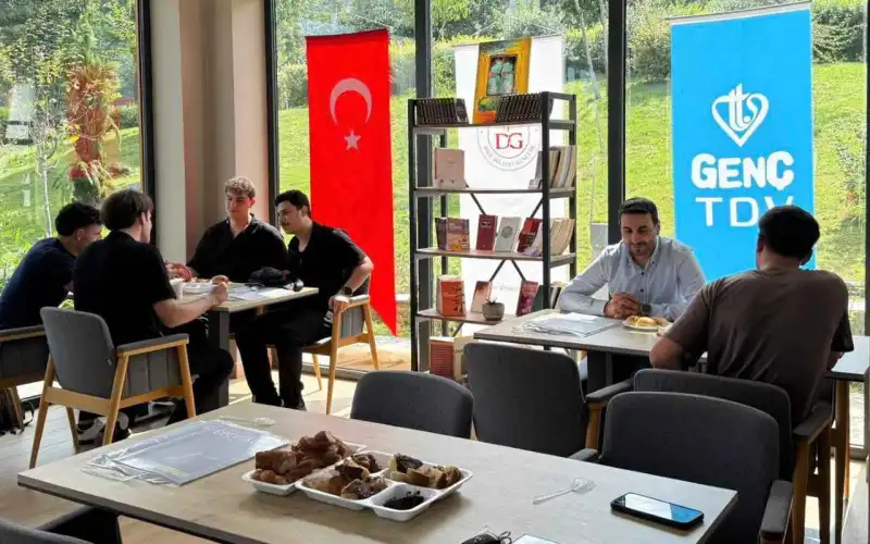 Müftü Yılmaztürk, RTEÜ’lü Öğrencilerle Tanışma Çayında Buluştu