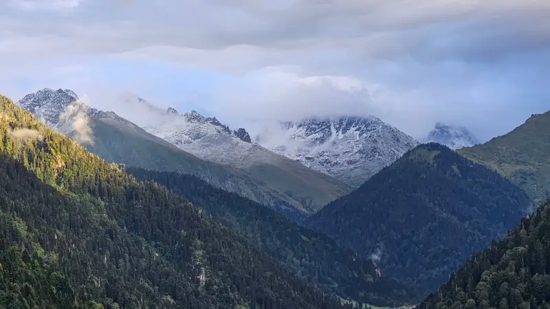 Çamlıhemşin’de Kaçkar Dağları Beyaza Büründü