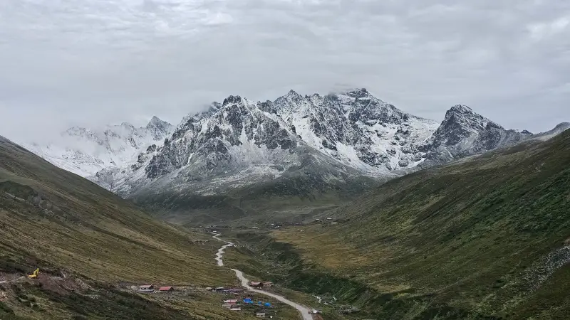 Çamlıhemşin’de Kaçkar Dağları Beyaza Büründü