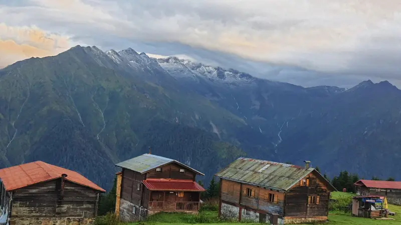 Çamlıhemşin’de Kaçkar Dağları Beyaza Büründü