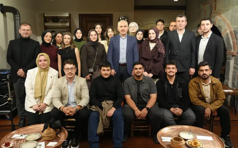 Başkan Rahmi Metin Üniversite Öğrencileriyle Bir Araya Geldi