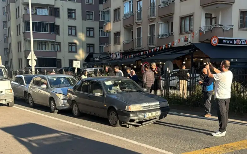 Rize’de Zincirleme Kaza: 4 Araç Birbirine Girdi