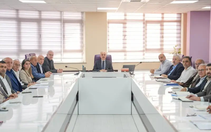 Rize’de Mahalle Muhtarlarıyla İstişare Toplantıları Devam Ediyor