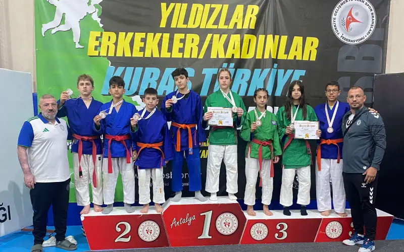 Rize’nin Yıldızları Kuraş Şampiyonası’ndan 8 Madalyayla Döndü