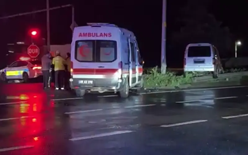 Pazar’da Ambulans ile Hafif Ticari Araç Çarpıştı: 5 Yaralı
